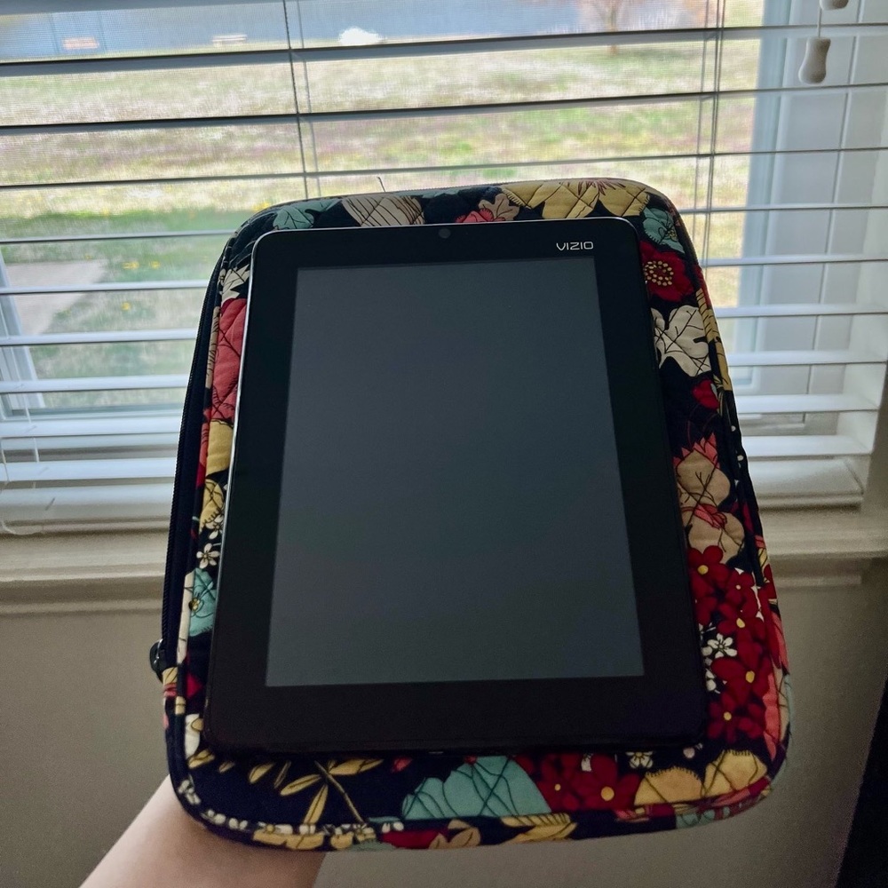 Vizio Tablet - Picture 2 of 2